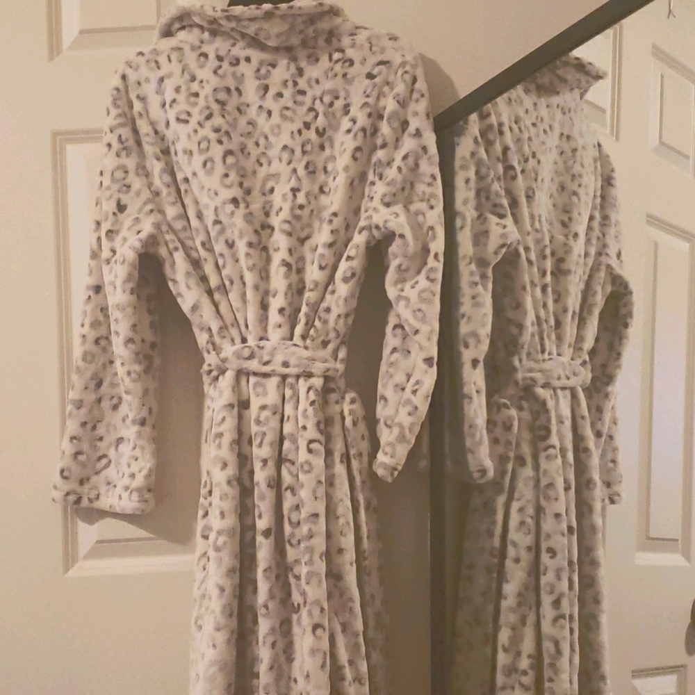 Bath Robe - Picture 2 of 3